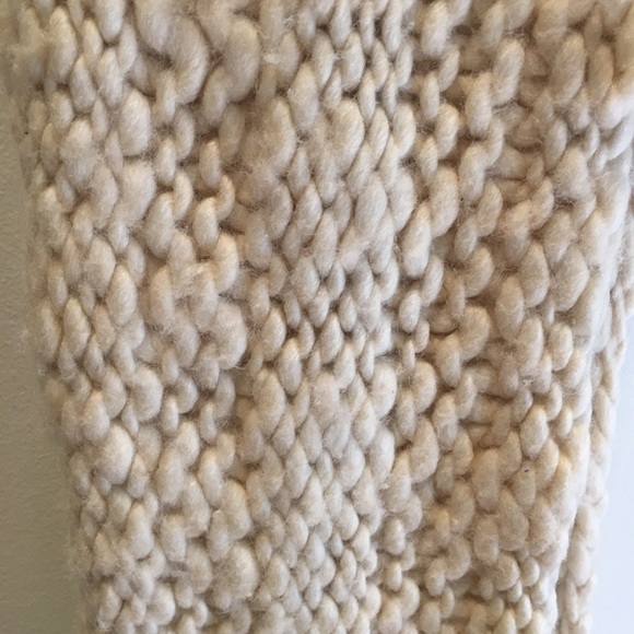 Banana Republic Chunky knit scarf (w/o tags),cream - Picture 5 of 10